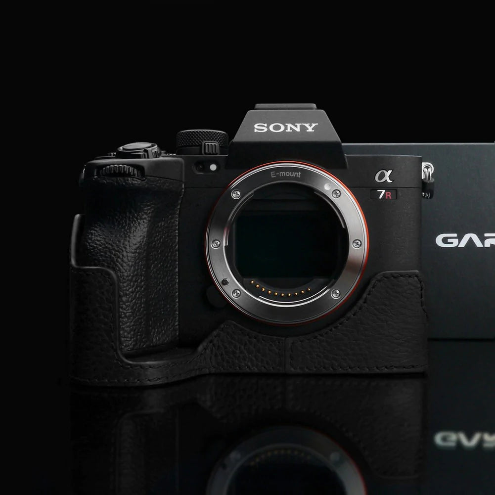 Gariz XS-CHA7RM5BK Half Leather Case for Sony A7RM5 / A7RV (Black)