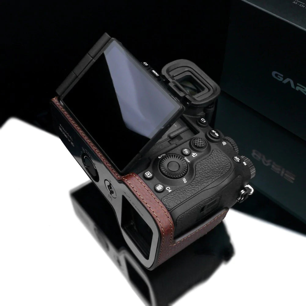 Gariz XS-CHA7RM5BR Half Leather Case for Sony A7RM5 / A7RV (Brown)