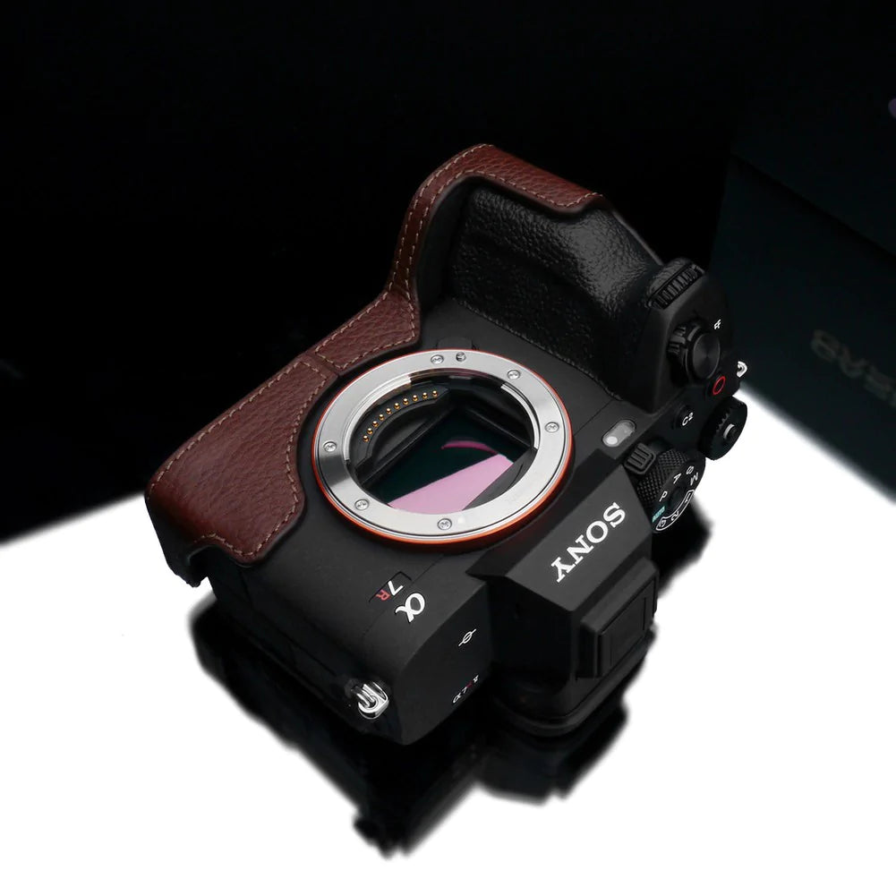 Gariz XS-CHA7RM5BR Half Leather Case for Sony A7RM5 / A7RV (Brown)
